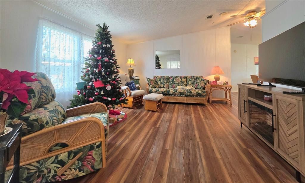 For Sale: $227,000 (2 beds, 2 baths, 1268 Square Feet)