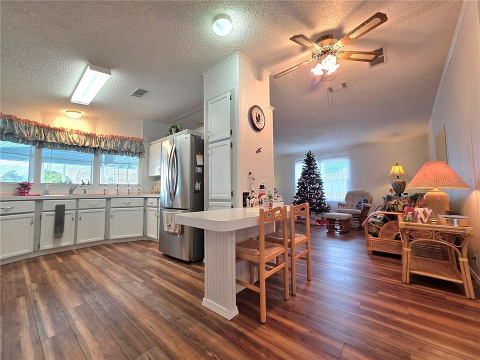 For Sale: $227,000 (2 beds, 2 baths, 1268 Square Feet)