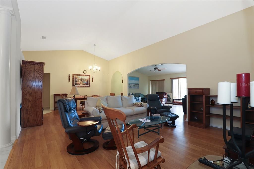 出租: $2,600 (3 贝兹, 2 浴室, 2869 平方英尺)