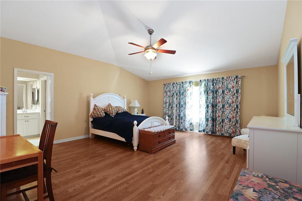 出租: $2,600 (3 贝兹, 2 浴室, 2869 平方英尺)