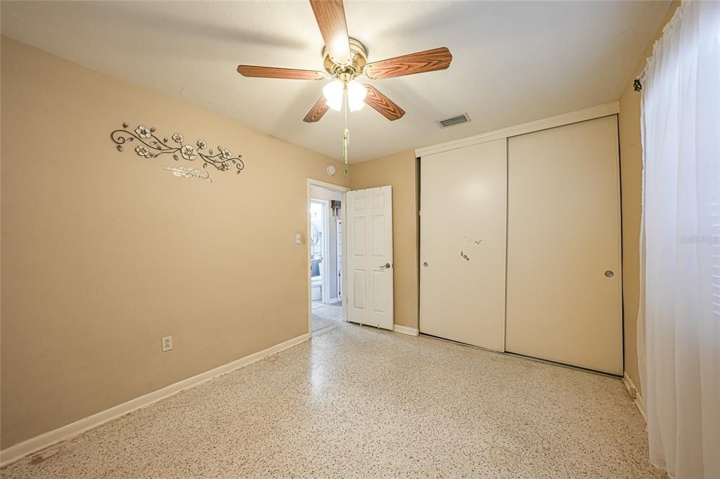 For Sale: $160,000 (2 beds, 1 baths, 816 Square Feet)