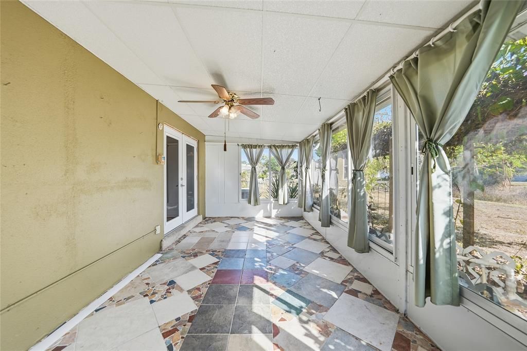 For Sale: $160,000 (2 beds, 1 baths, 816 Square Feet)