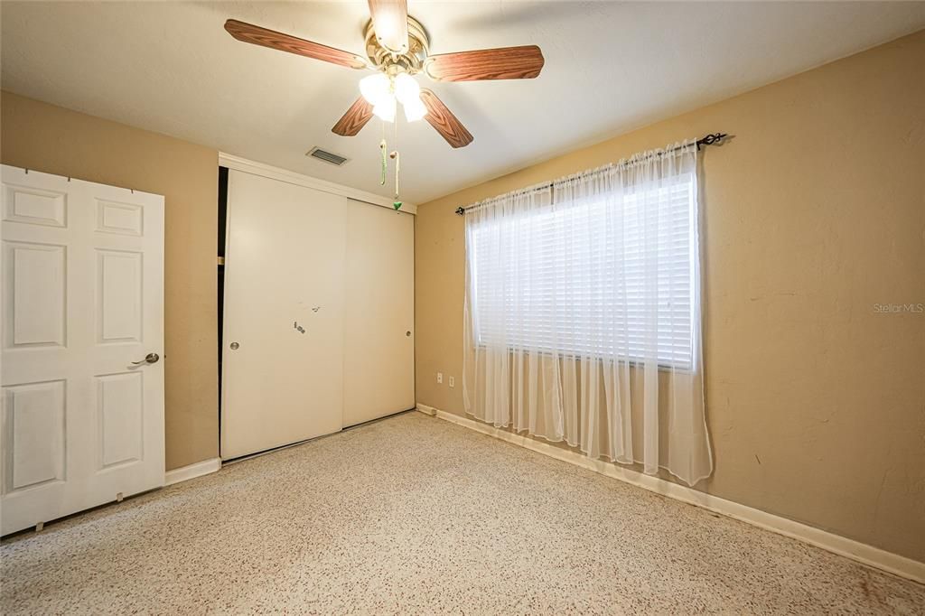 For Sale: $160,000 (2 beds, 1 baths, 816 Square Feet)