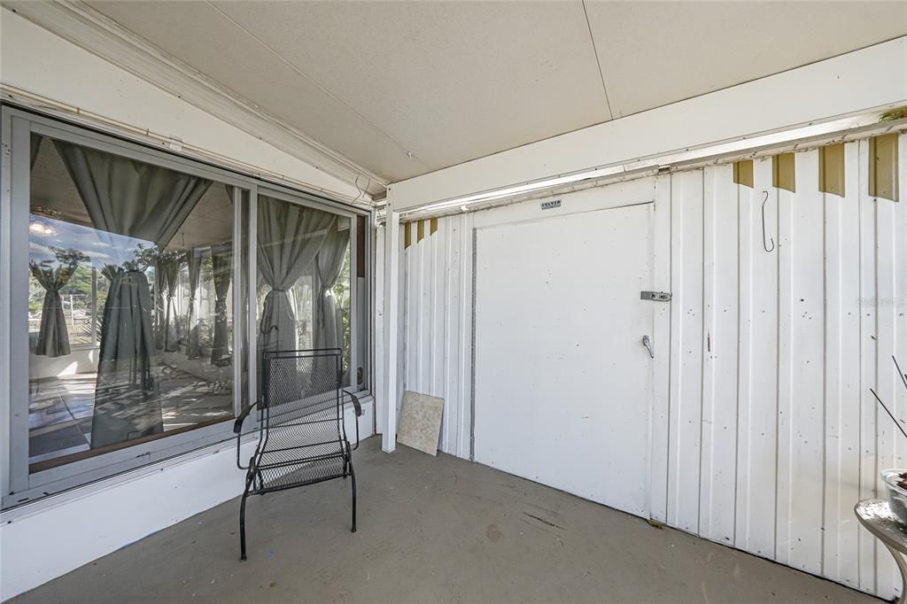 For Sale: $160,000 (2 beds, 1 baths, 816 Square Feet)