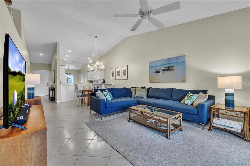 For Sale: $345,000 (2 beds, 2 baths, 1333 Square Feet)