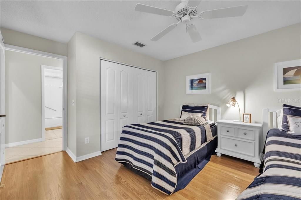 For Sale: $345,000 (2 beds, 2 baths, 1333 Square Feet)