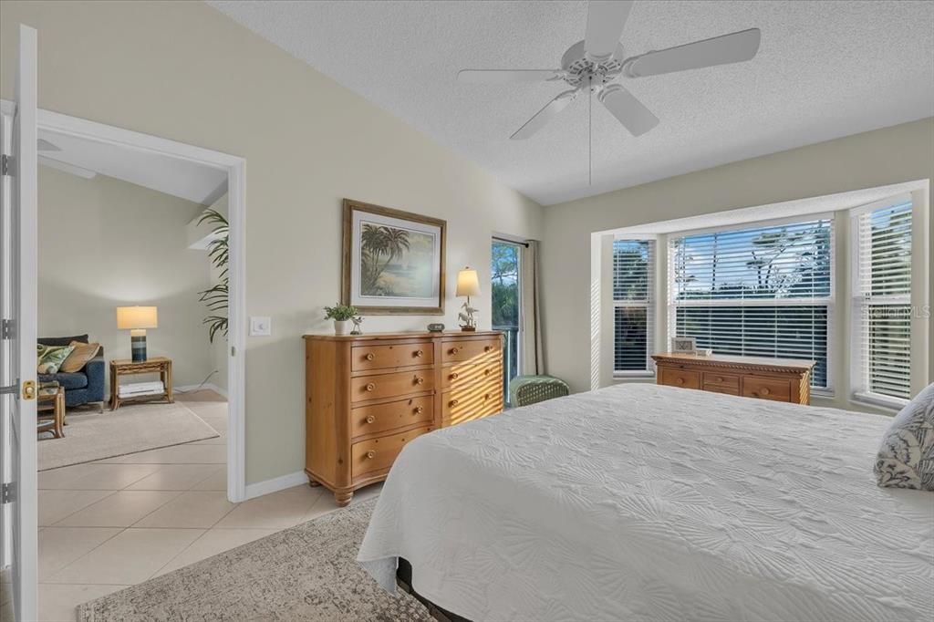 For Sale: $345,000 (2 beds, 2 baths, 1333 Square Feet)