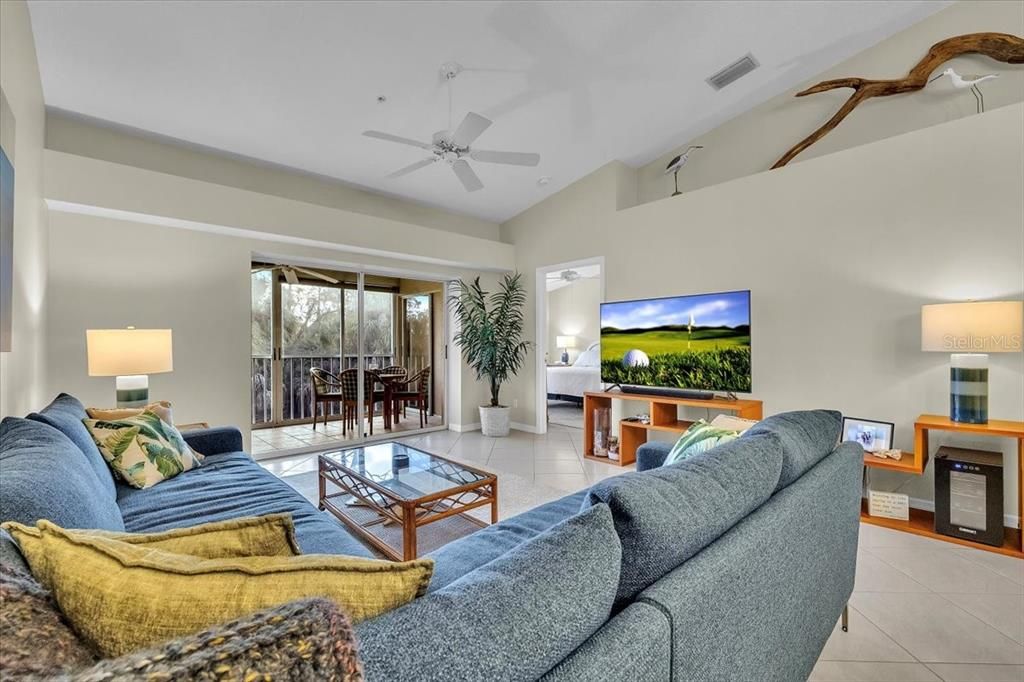 For Sale: $345,000 (2 beds, 2 baths, 1333 Square Feet)