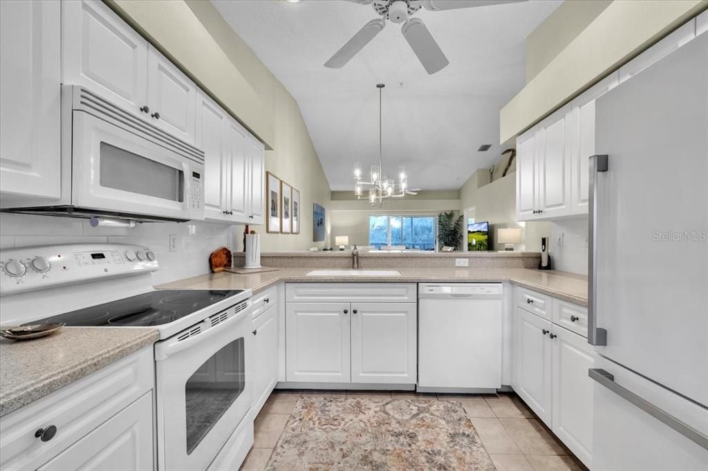 For Sale: $345,000 (2 beds, 2 baths, 1333 Square Feet)