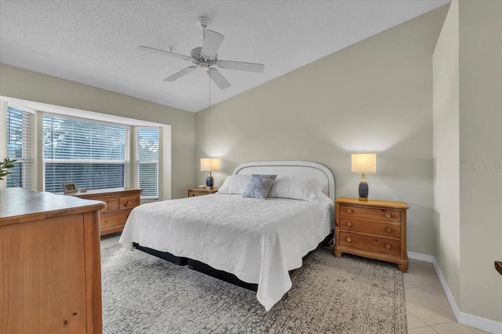 For Sale: $345,000 (2 beds, 2 baths, 1333 Square Feet)