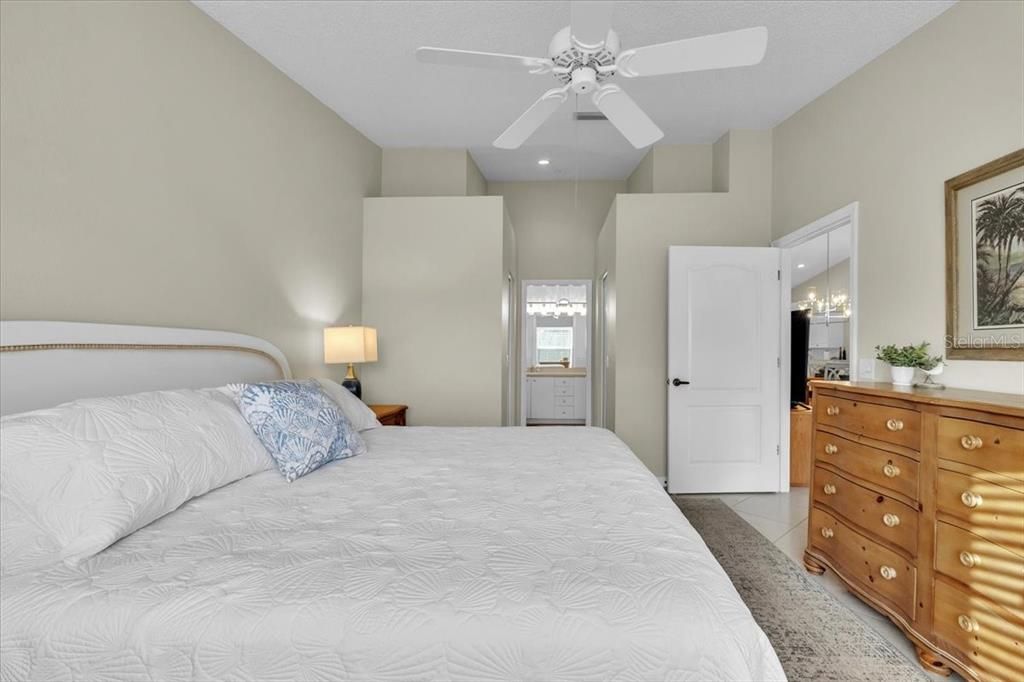 For Sale: $345,000 (2 beds, 2 baths, 1333 Square Feet)