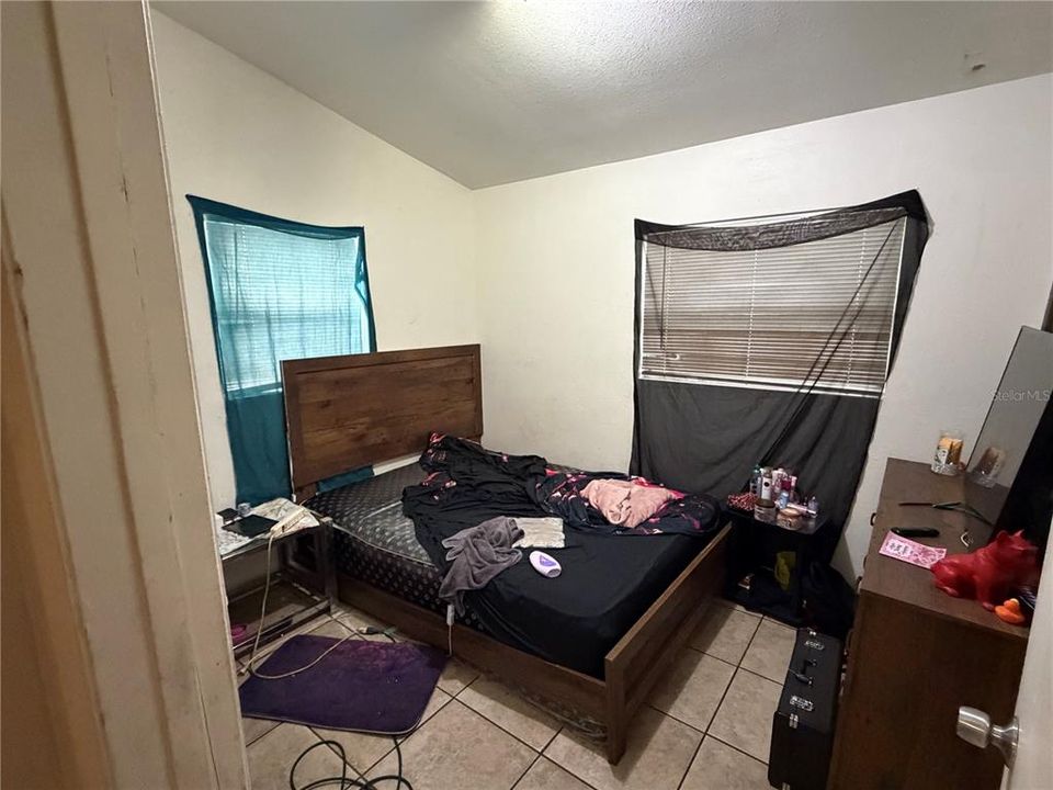 For Sale: $249,000 (3 beds, 2 baths, 944 Square Feet)