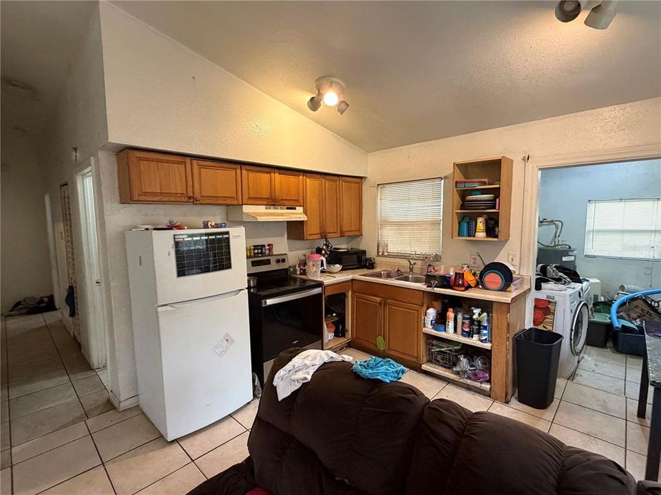 For Sale: $249,000 (3 beds, 2 baths, 944 Square Feet)