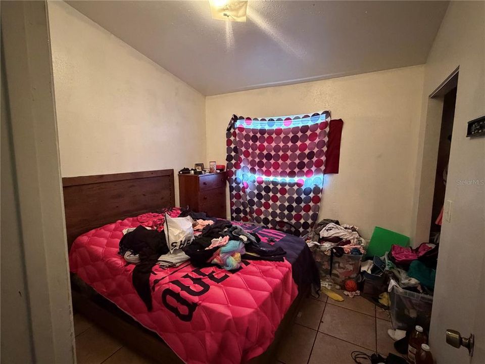 For Sale: $249,000 (3 beds, 2 baths, 944 Square Feet)