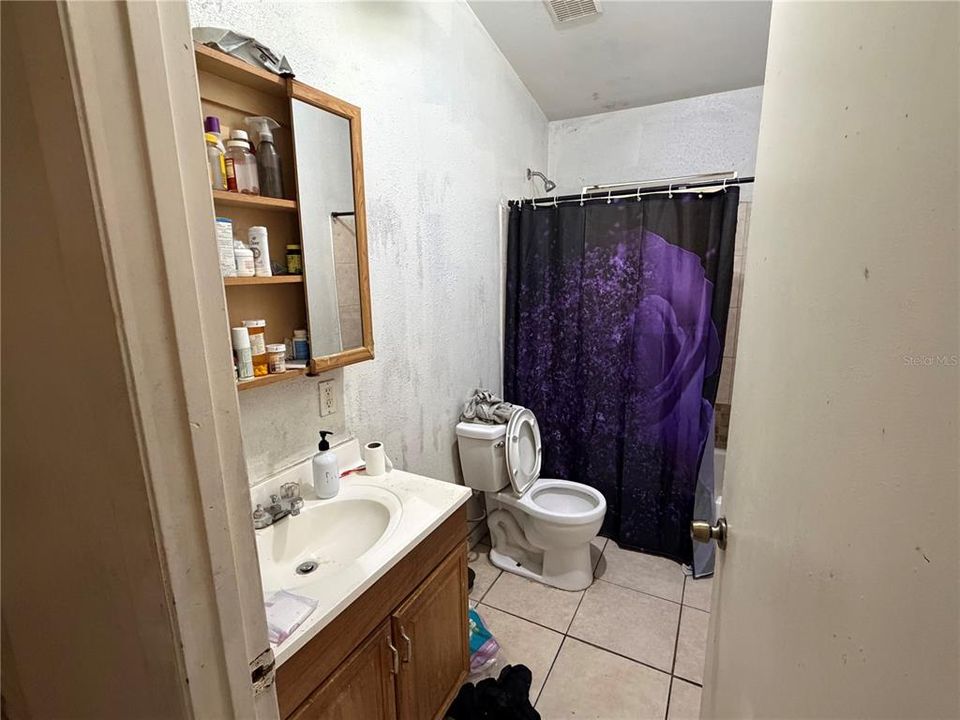 For Sale: $249,000 (3 beds, 2 baths, 944 Square Feet)