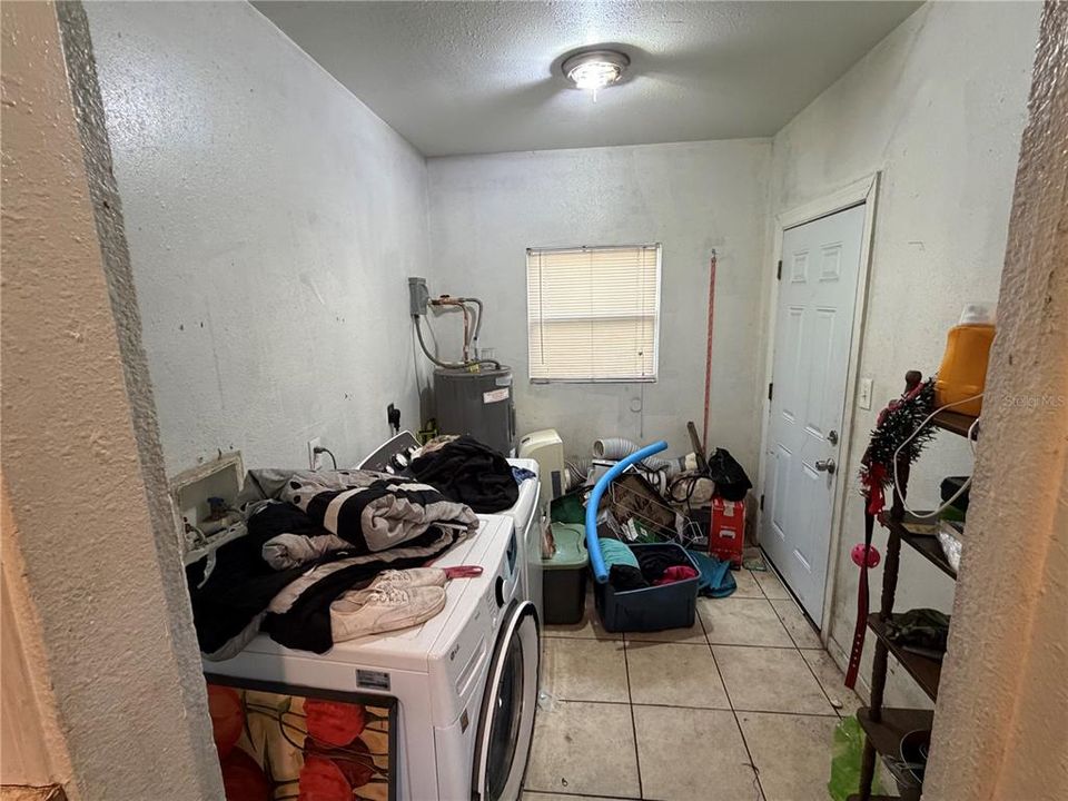 For Sale: $249,000 (3 beds, 2 baths, 944 Square Feet)