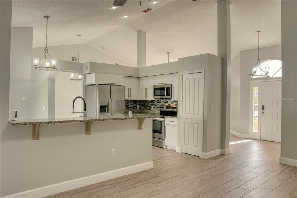 В аренду: $2,390 (3 спален, 2 ванн, 1817 Квадратных фут)