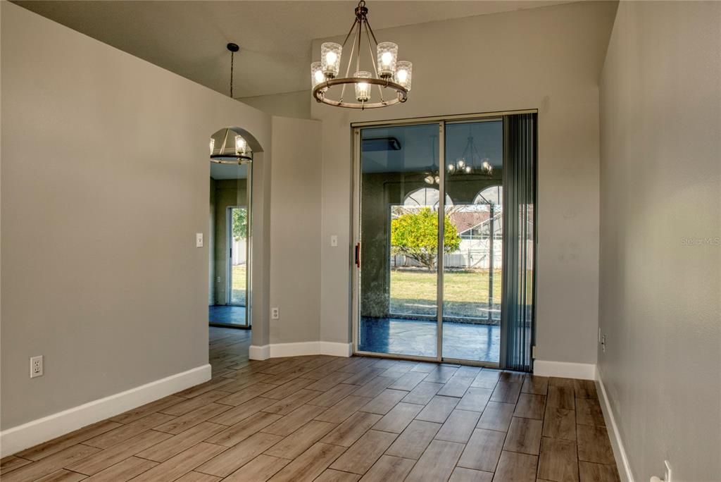 В аренду: $2,390 (3 спален, 2 ванн, 1817 Квадратных фут)