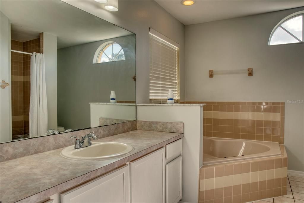 В аренду: $2,390 (3 спален, 2 ванн, 1817 Квадратных фут)