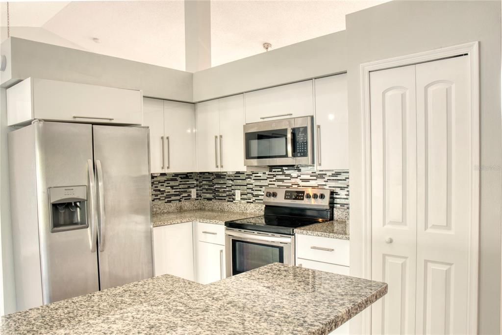 В аренду: $2,390 (3 спален, 2 ванн, 1817 Квадратных фут)