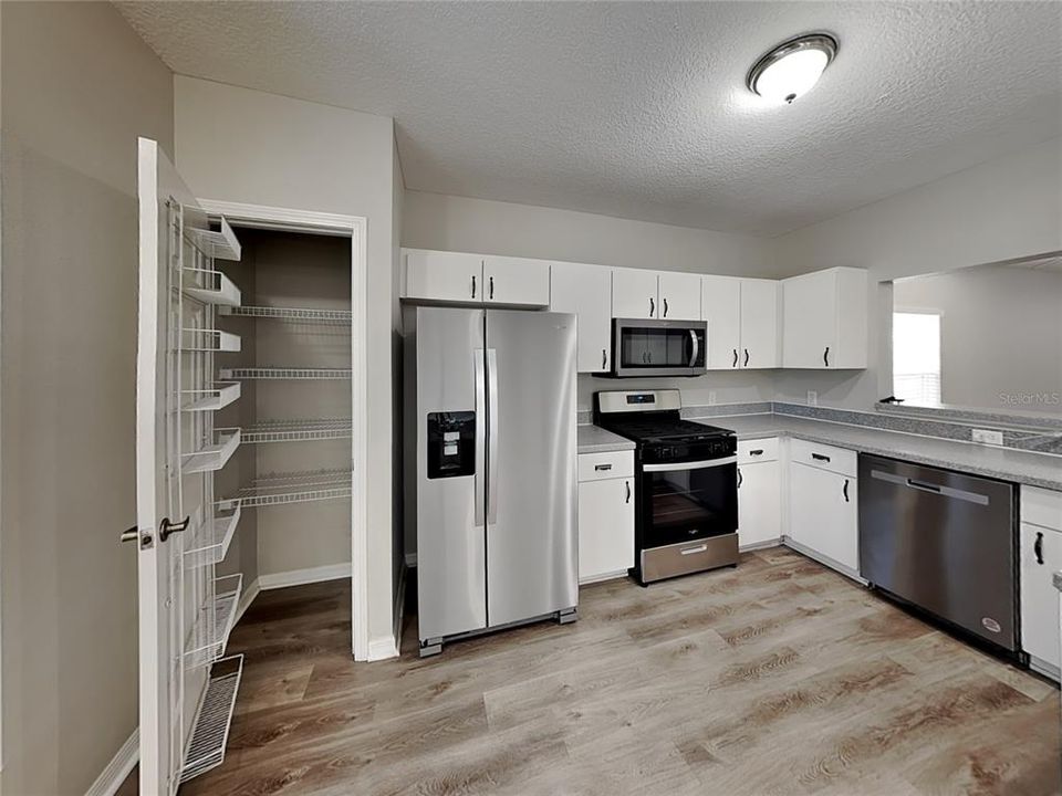 В аренду: $2,059 (4 спален, 2 ванн, 1784 Квадратных фут)