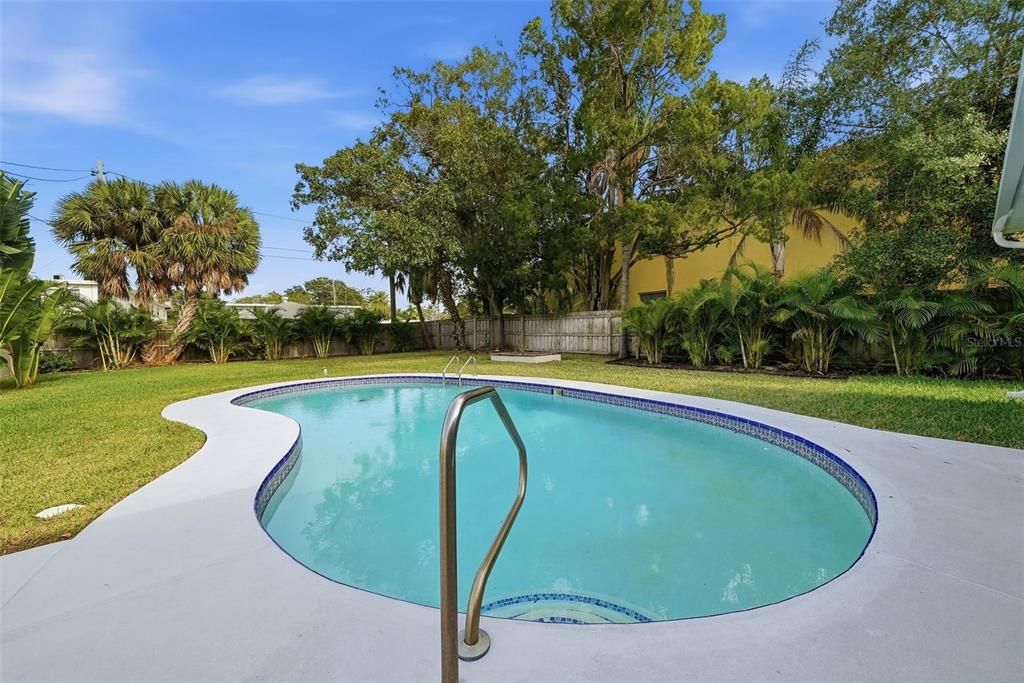 For Sale: $699,999 (4 beds, 2 baths, 1864 Square Feet)