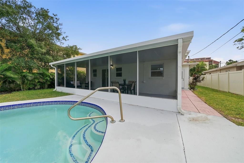 For Sale: $699,999 (4 beds, 2 baths, 1864 Square Feet)