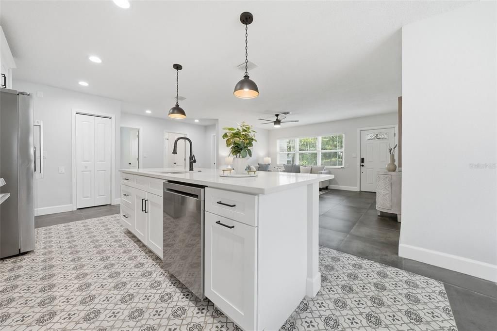 For Sale: $699,999 (4 beds, 2 baths, 1864 Square Feet)