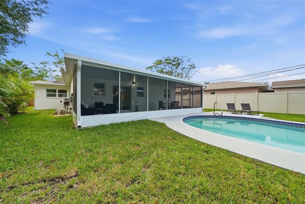 For Sale: $699,999 (4 beds, 2 baths, 1864 Square Feet)