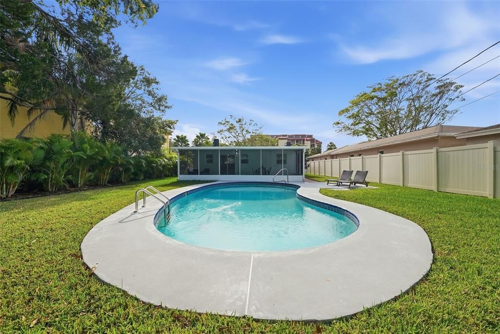 For Sale: $699,999 (4 beds, 2 baths, 1864 Square Feet)