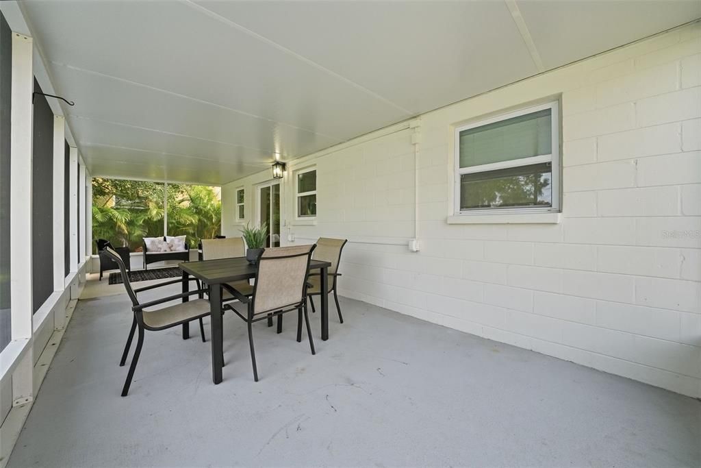 For Sale: $699,999 (4 beds, 2 baths, 1864 Square Feet)