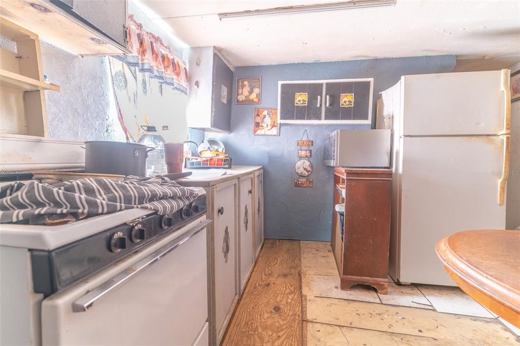 待售: $260,000 (2 贝兹, 2 浴室, 924 平方英尺)