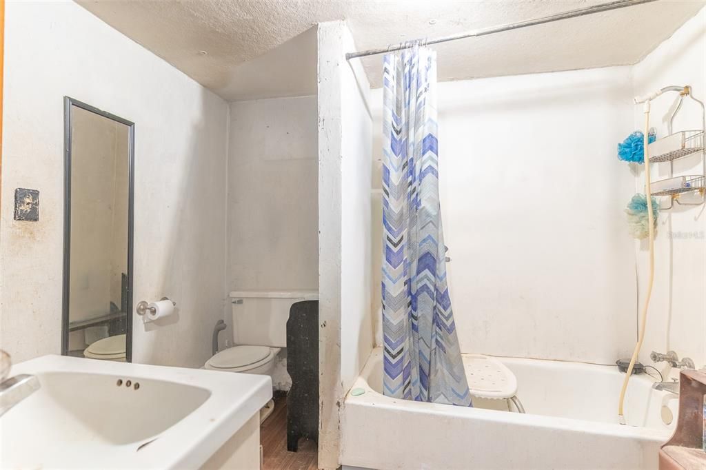 待售: $260,000 (2 贝兹, 2 浴室, 924 平方英尺)