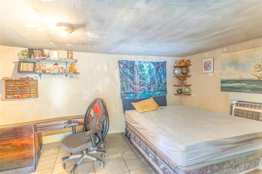 待售: $260,000 (2 贝兹, 2 浴室, 924 平方英尺)