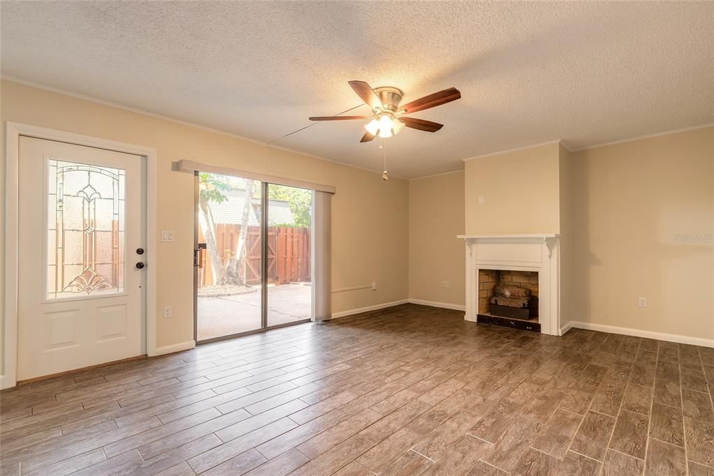 En Venta: $329,900 (2 camas, 2 baños, 1328 Pies cuadrados)