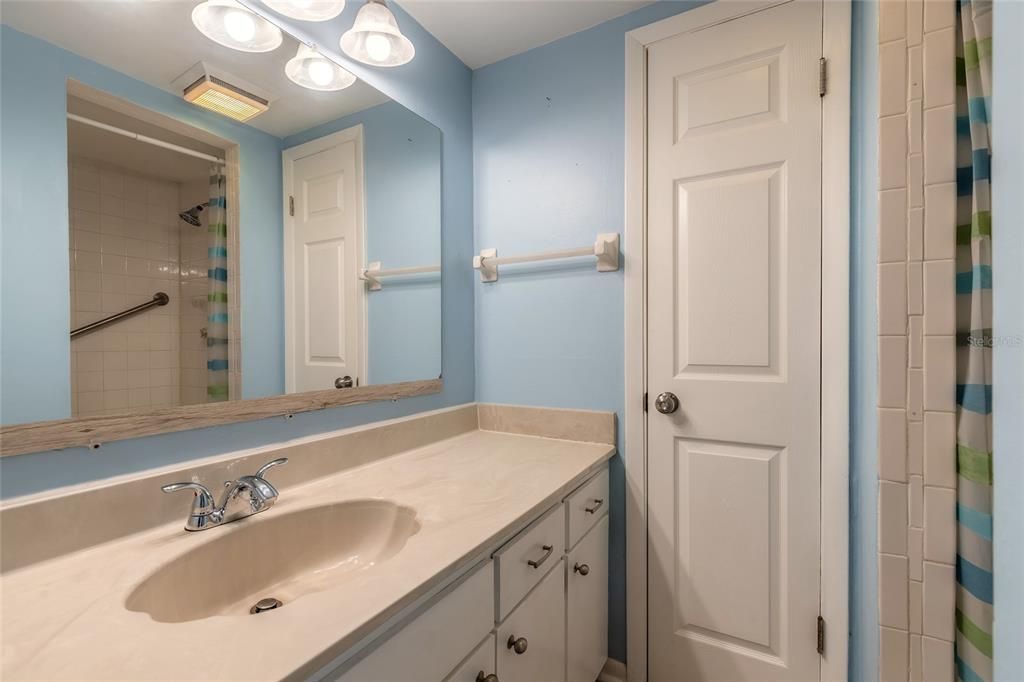 En Venta: $329,900 (2 camas, 2 baños, 1328 Pies cuadrados)