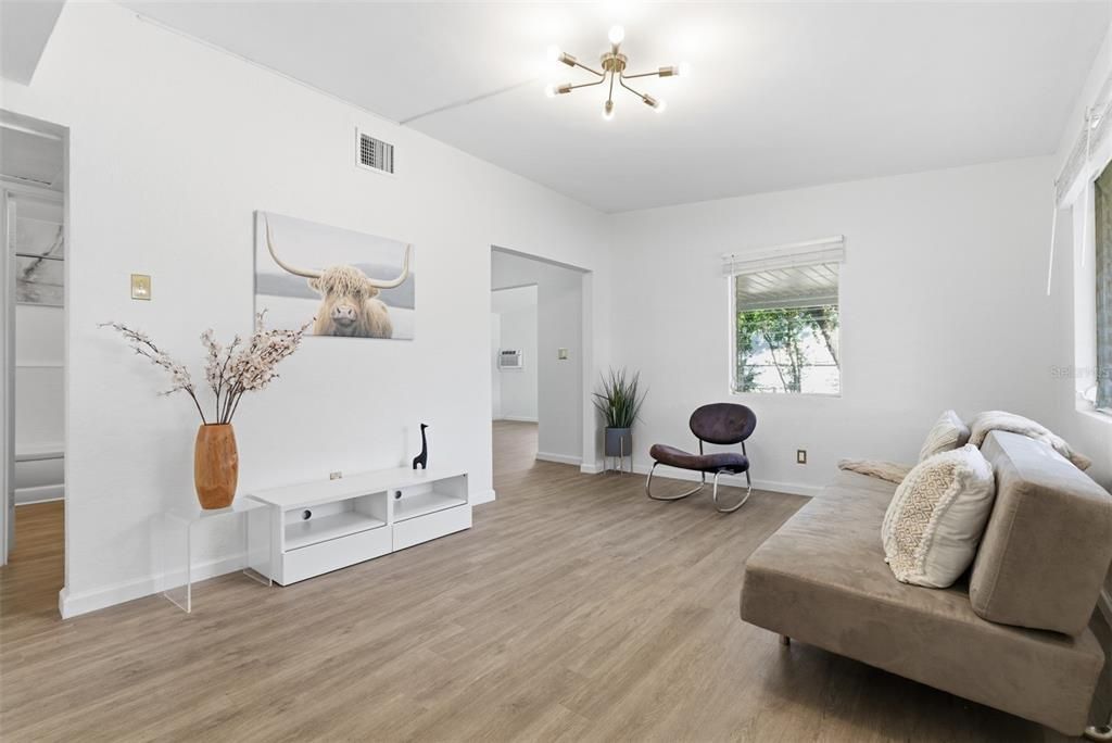 出租: $2,250 (3 贝兹, 1 浴室, 1520 平方英尺)