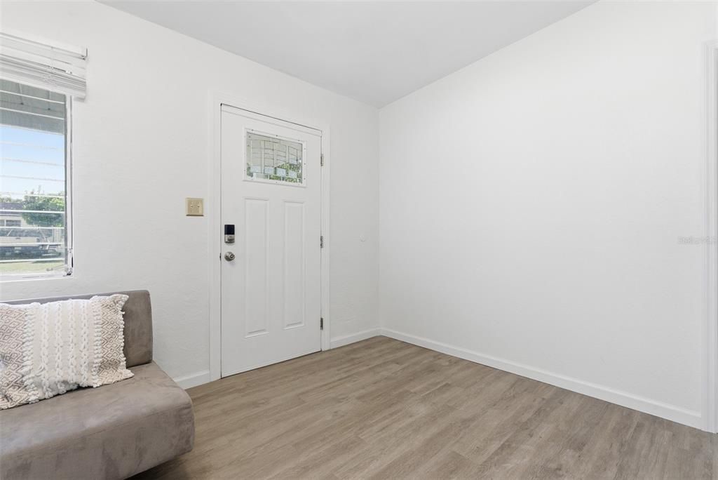 出租: $2,250 (3 贝兹, 1 浴室, 1520 平方英尺)