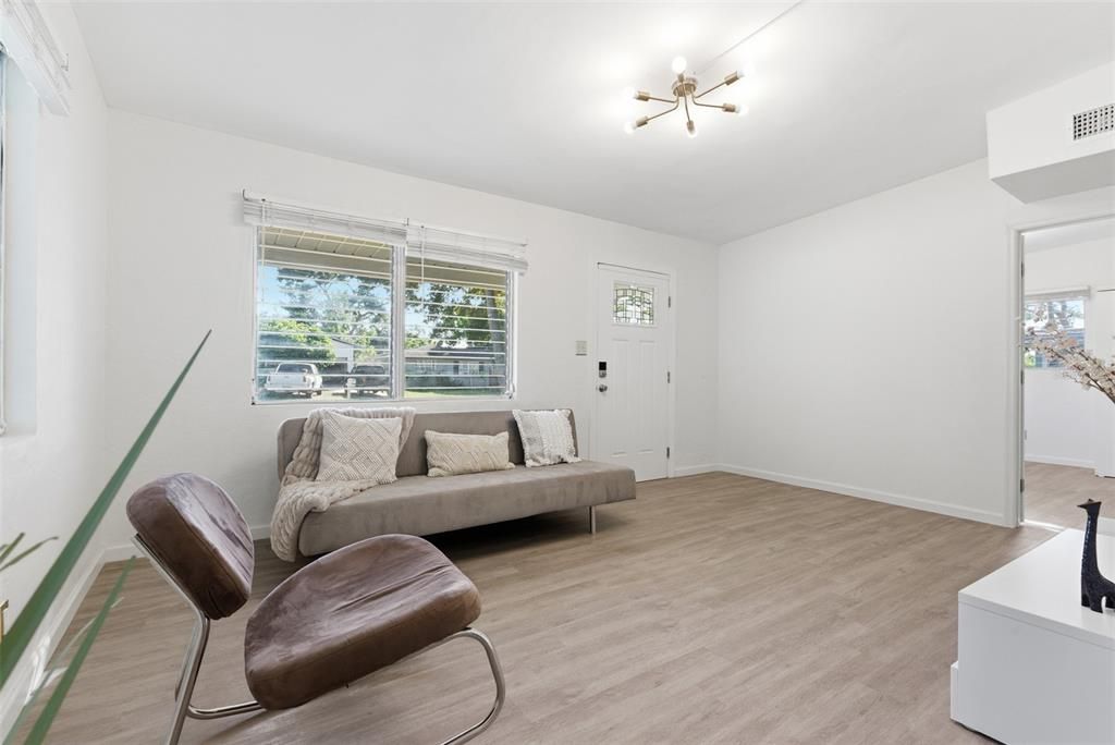 出租: $2,250 (3 贝兹, 1 浴室, 1520 平方英尺)