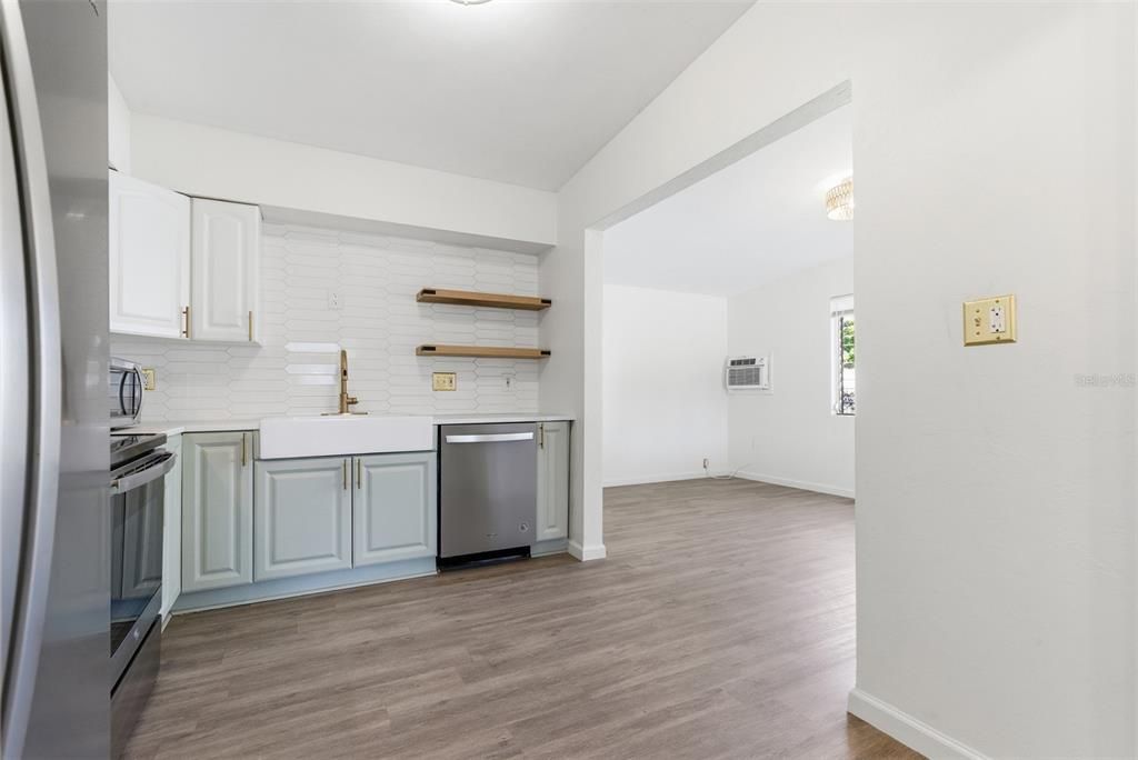 出租: $2,250 (3 贝兹, 1 浴室, 1520 平方英尺)