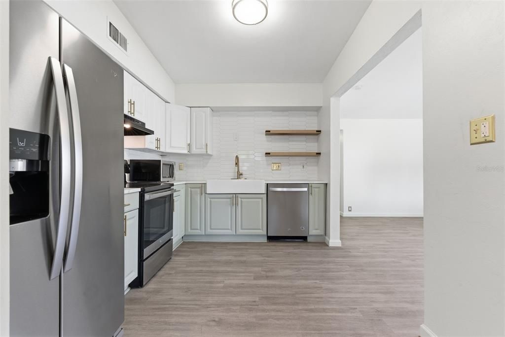 出租: $2,250 (3 贝兹, 1 浴室, 1520 平方英尺)