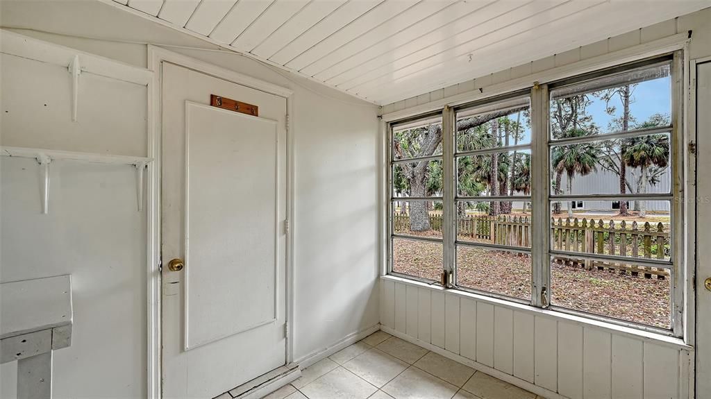 На продажу: $349,900 (3 спален, 2 ванн, 1285 Квадратных фут)