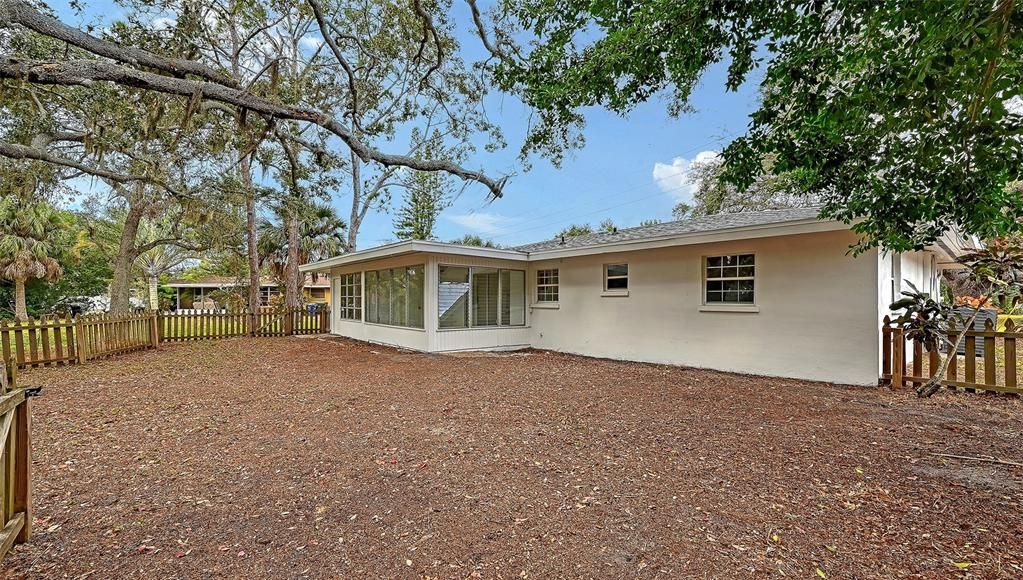 На продажу: $349,900 (3 спален, 2 ванн, 1285 Квадратных фут)