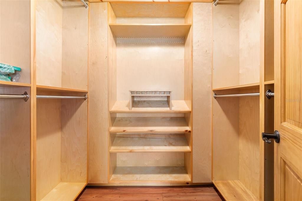 En Venta: $699,000 (4 camas, 3 baños, 3272 Pies cuadrados)