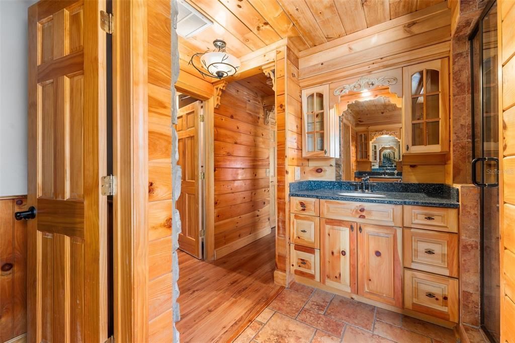 En Venta: $699,000 (4 camas, 3 baños, 3272 Pies cuadrados)