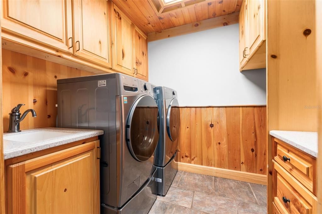 En Venta: $699,000 (4 camas, 3 baños, 3272 Pies cuadrados)