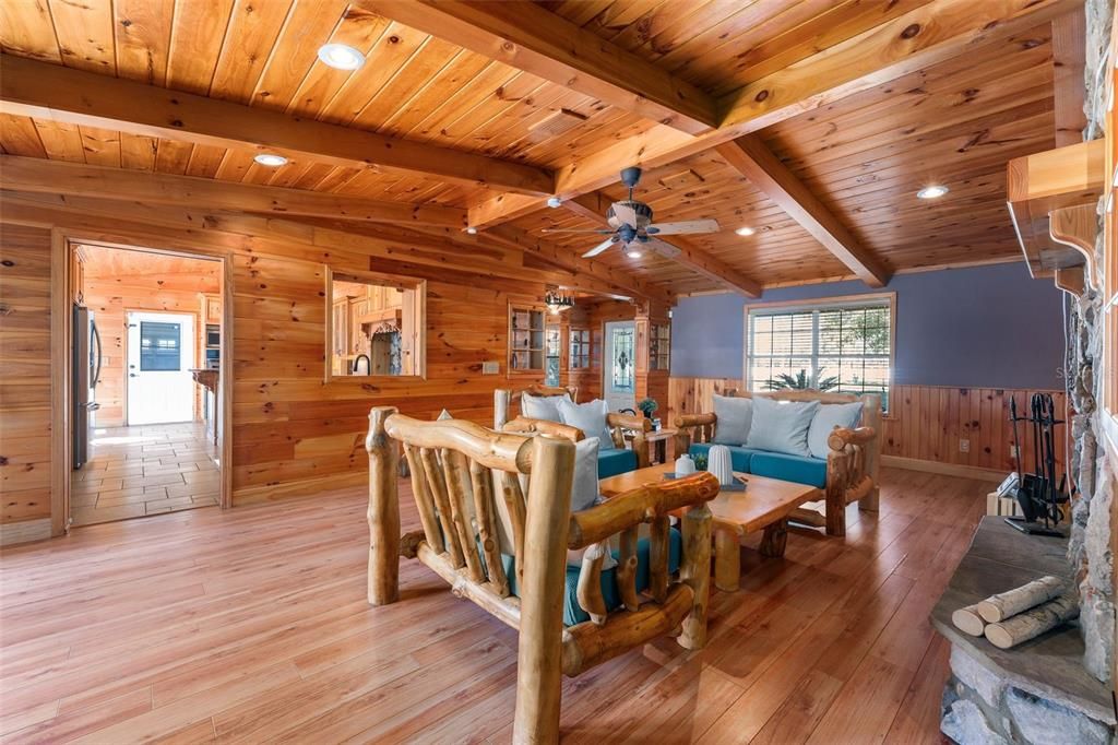 En Venta: $699,000 (4 camas, 3 baños, 3272 Pies cuadrados)