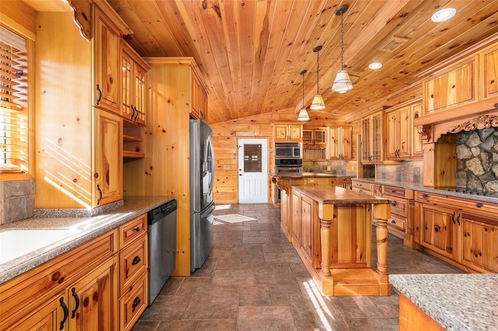 En Venta: $699,000 (4 camas, 3 baños, 3272 Pies cuadrados)