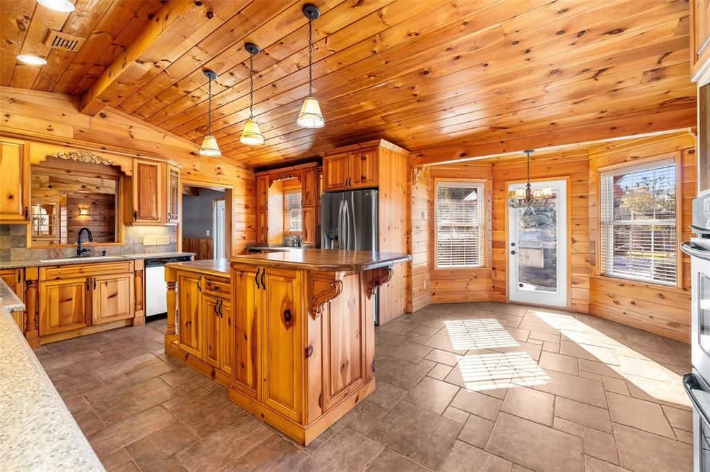 En Venta: $699,000 (4 camas, 3 baños, 3272 Pies cuadrados)