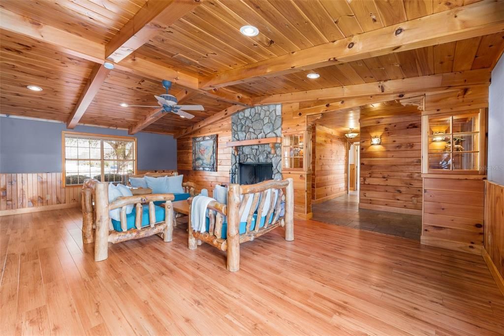 En Venta: $699,000 (4 camas, 3 baños, 3272 Pies cuadrados)